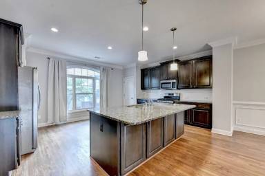 Main picture of 4648 Pine St SE