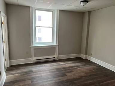 Main picture of 136 Walnut St
