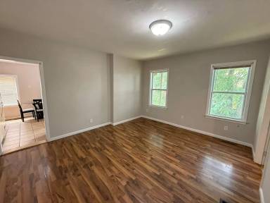 Main picture of 162-164 E Main St