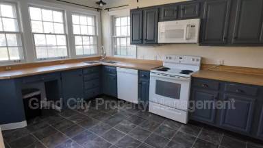 Main picture of 3132 Central Ave