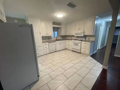 Main picture of 3115 Oliver St