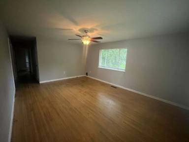 Main picture of 10 Kaye Ln