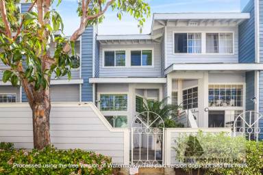 Main picture of 19135 Beachcrest Ln