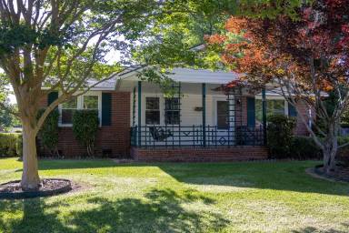 Main picture of 1103 River St