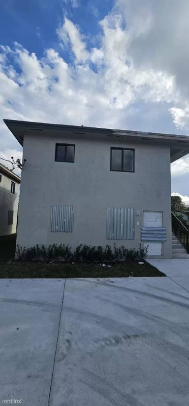 Main picture of 1764 NW 63rd St