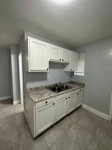 Main picture of 1046 W 8th St