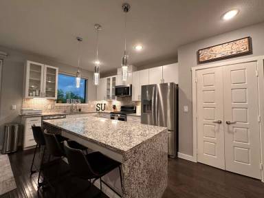 Main picture of 810 S Rock St