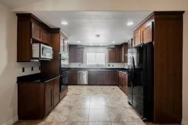 Main picture of 6284 Pinewood Ave