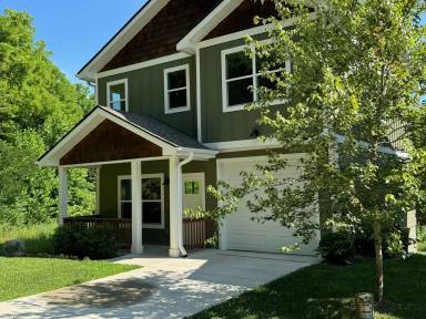 Main picture of 37 Crayton Park Dr