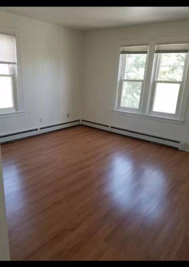 Main picture of 91 Hunts Ave