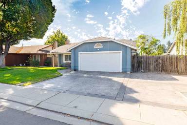 Main picture of 644 Swallow Dr