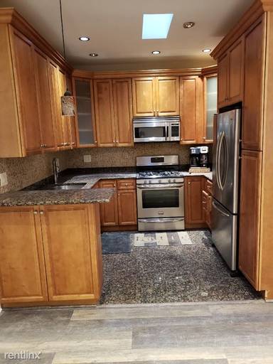 Main picture of 141 Bay 47th St
