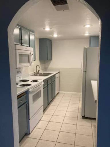 Main picture of 1710 W Brighton Ave