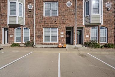 Main picture of Lakeridge Townhomes