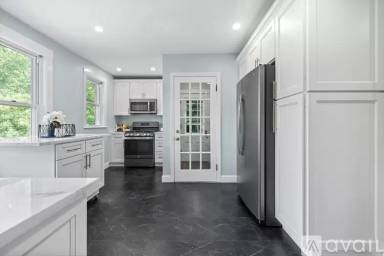 Main picture of 146 Kittredge St