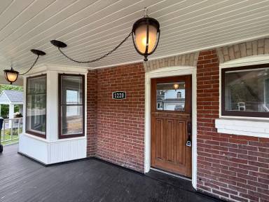 Main picture of 1220 S Ash St