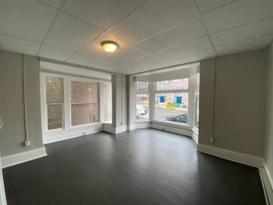 Main picture of 120 Lincoln Way W
