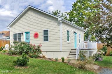 Main picture of 207 Douglas Ave