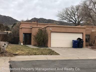 Main picture of 1012 Hope Pl NE