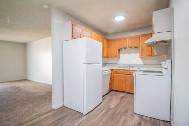 Main picture of 2500 W 26th St