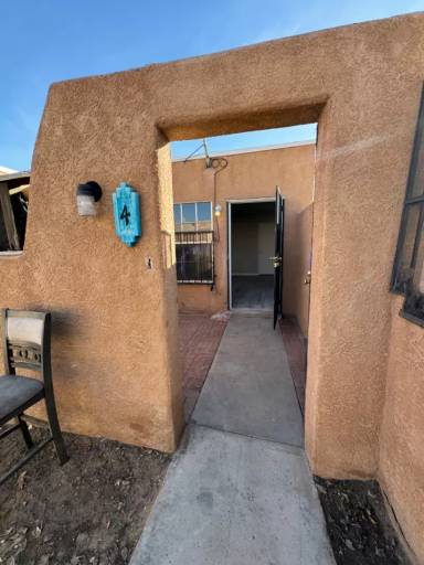 Main picture of 912 San Pedro Dr SE