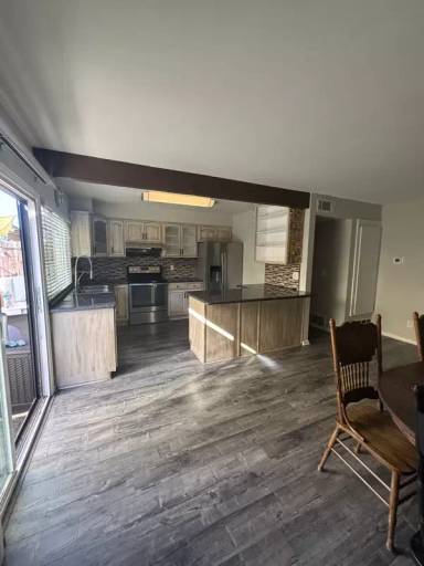 Main picture of 662 Driftwood Ln