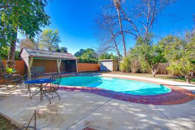 Main picture of 5923 Jumilla Ave