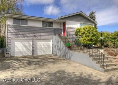 Main picture of 1931 41st Ave SW
