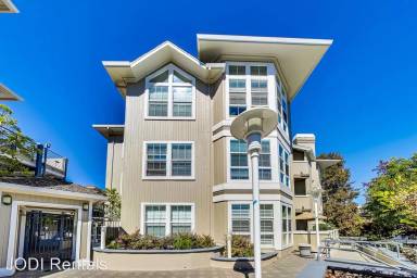 Main picture of 880 Meridian Bay Ln