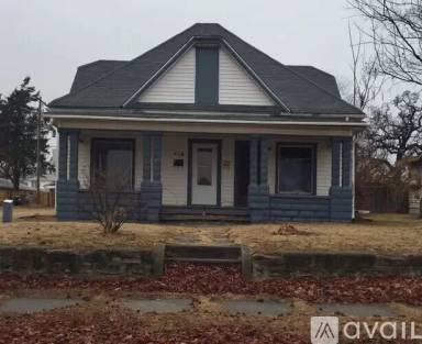 Main picture of 418 N Market Ave