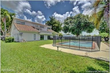 Main picture of 3912 NW 105th Ave