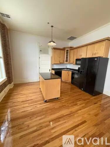 Main picture of 418 S Main St