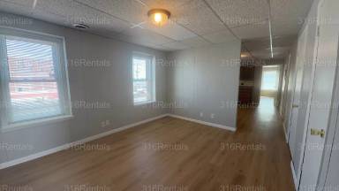 Main picture of 300 S Main St