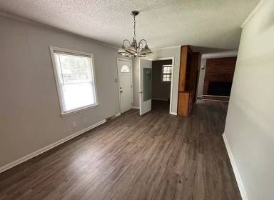 Main picture of 164 Oakmont Ave