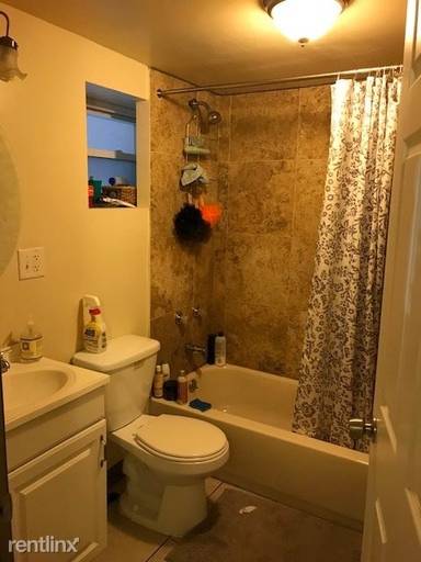 Main picture of 1364 N Hamlin Ave