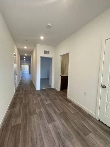 Main picture of 1096 Deerhorn Dr W