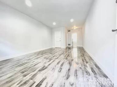 Main picture of 425 N Oakhurst Dr