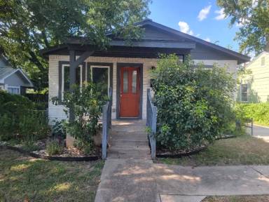 Main picture of 3014 E 16th St