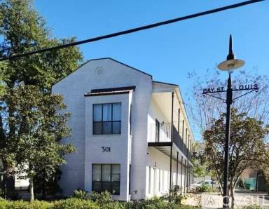 Main picture of 301 N 2nd St