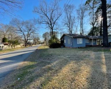 Main picture of 2820 Walker St
