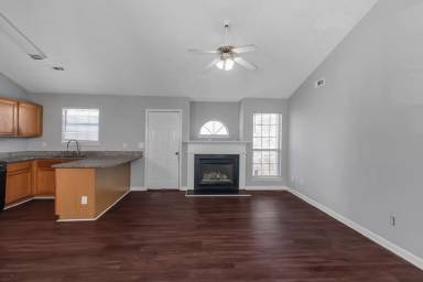 Main picture of 401 Edgewood Dr