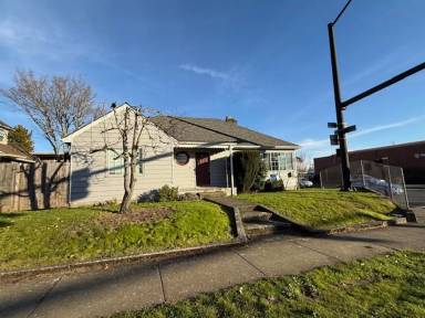Main picture of 202 N College St