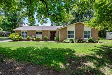 Main picture of 704 Old Barn Ave