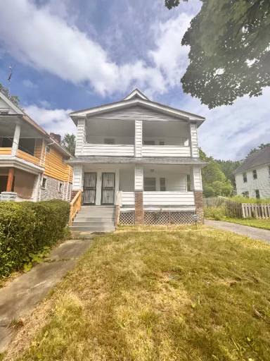 Main picture of 3461 E 118th St