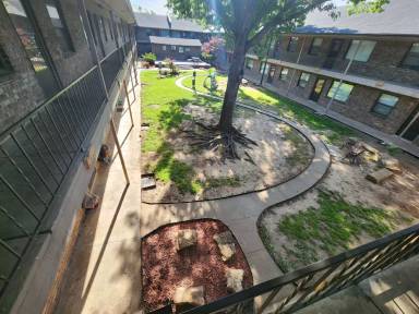 Main picture of 917 N Yale Ave