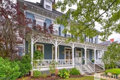 Main picture of 2 Perry St