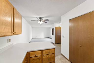 Main picture of 8263 Fillmore St NE