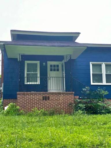 Main picture of 302 Crystal Lake Dr