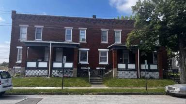 Main picture of 895 E Fulton St
