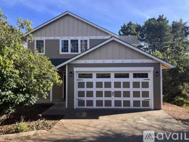 Main picture of 3048 SW Anchor Ave